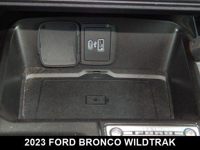 Photo of 2023 Hot Pepper Red Metallic Tinted Clearcoat Ford Bronco