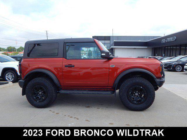 Photo of 2023 Hot Pepper Red Metallic Tinted Clearcoat Ford Bronco