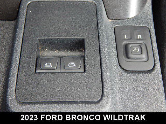Photo of 2023 Hot Pepper Red Metallic Tinted Clearcoat Ford Bronco