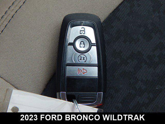 Photo of 2023 Hot Pepper Red Metallic Tinted Clearcoat Ford Bronco