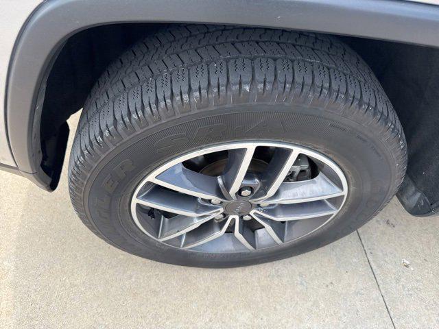 Photo of 2019 Billet Silver Metallic Clearcoat Jeep Grand Cherokee