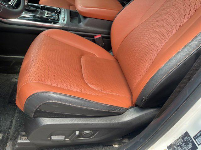 Photo of 2024 Snow White Pearl Kia Carnival