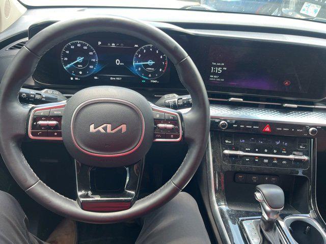 Photo of 2024 Snow White Pearl Kia Carnival