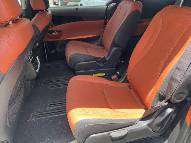 Photo of 2024 Snow White Pearl Kia Carnival