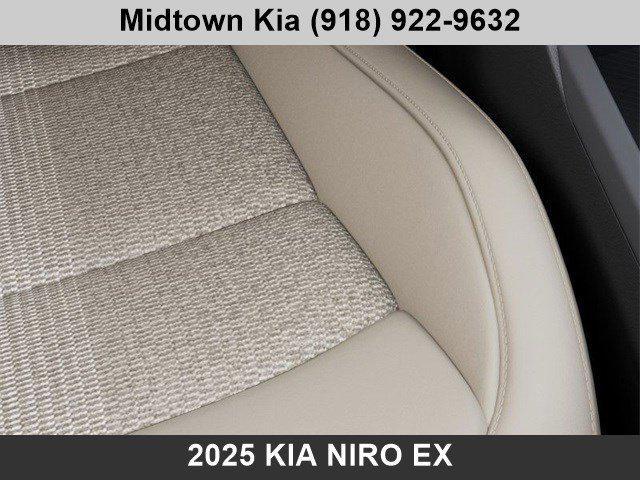 Photo of 2025 Interstellar Gray Kia Niro