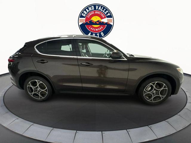 Photo of 2018 Basalto Brown Metallic Alfa Romeo Stelvio