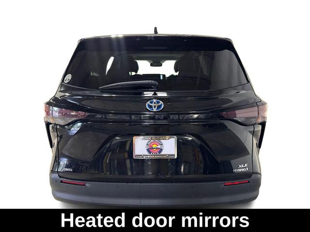Photo of 2023 Midnight Black Metallic Toyota Sienna