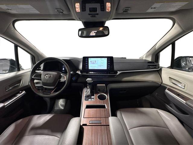 Photo of 2023 Midnight Black Metallic Toyota Sienna
