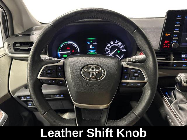 Photo of 2023 Midnight Black Metallic Toyota Sienna