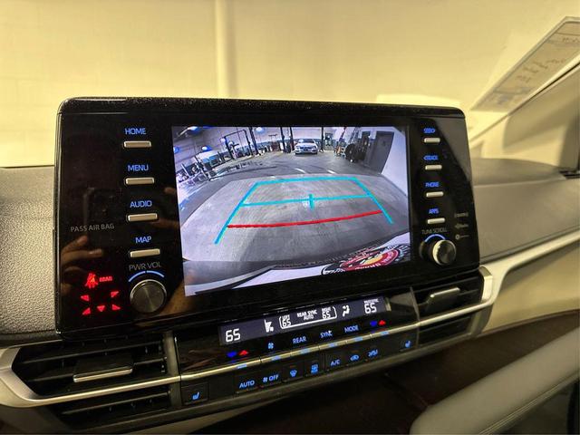 Photo of 2023 Midnight Black Metallic Toyota Sienna
