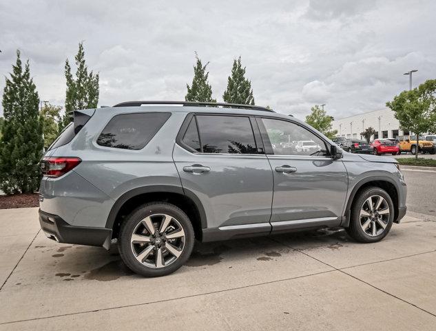Photo of 2025 Sonic Gray Pearl Honda Pilot