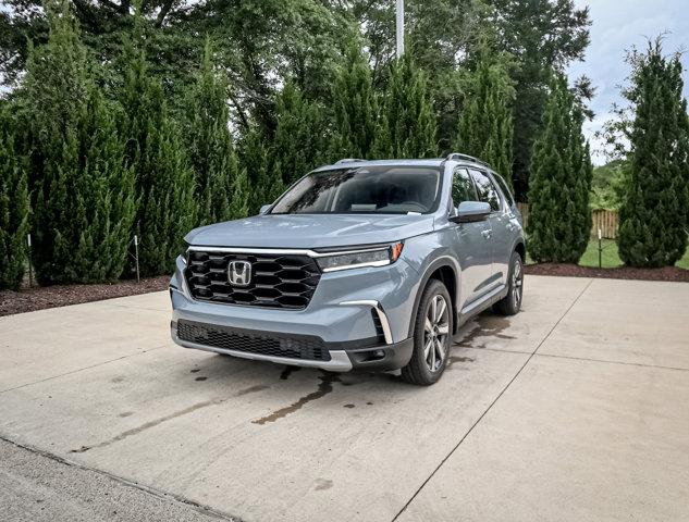 Photo of 2025 Sonic Gray Pearl Honda Pilot