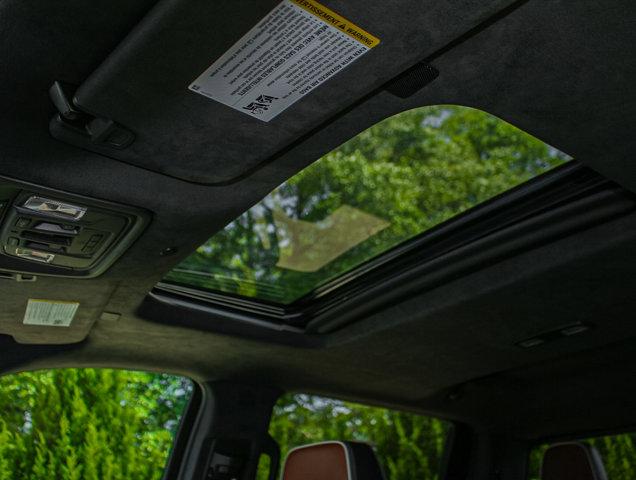 Photo of 2024 White Frost Tricoat GMC Sierra 2500