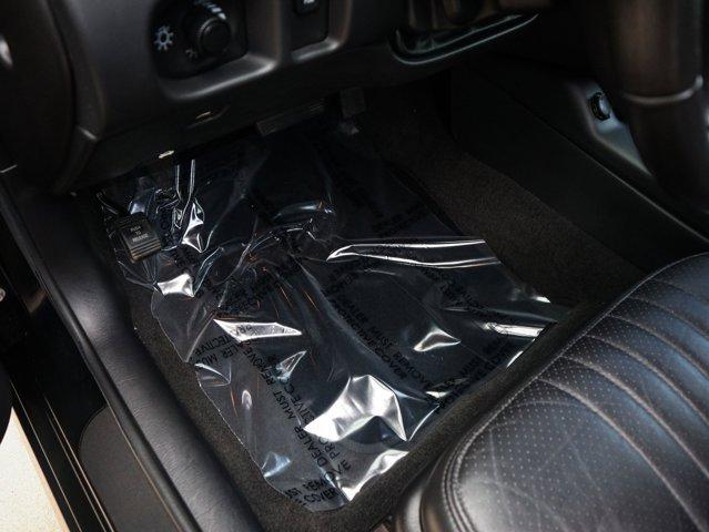 Photo of 2004 Black Chevrolet Monte Carlo