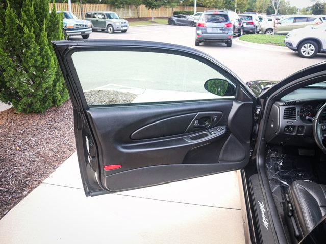 Photo of 2004 Black Chevrolet Monte Carlo