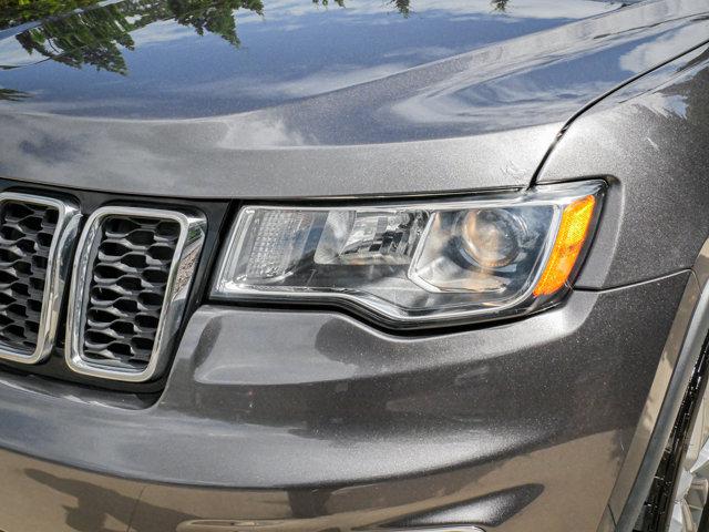 Photo of 2017 Granite Crystal Metallic Clearcoat Jeep Grand Cherokee