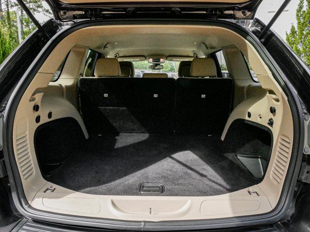 Photo of 2017 Granite Crystal Metallic Clearcoat Jeep Grand Cherokee