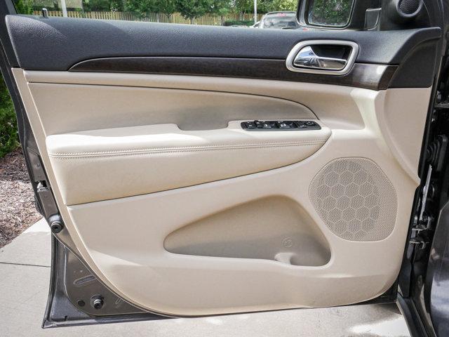 Photo of 2017 Granite Crystal Metallic Clearcoat Jeep Grand Cherokee
