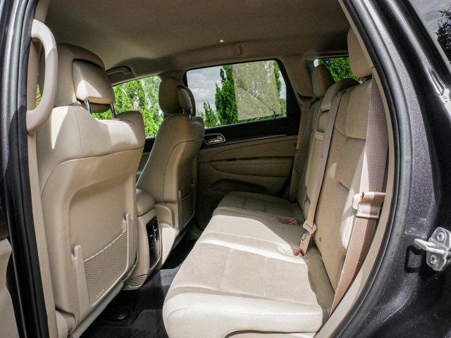 Photo of 2017 Granite Crystal Metallic Clearcoat Jeep Grand Cherokee