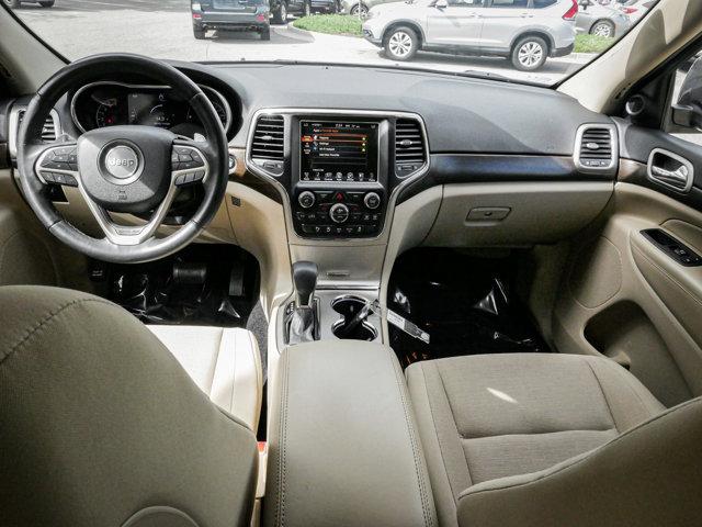 Photo of 2017 Granite Crystal Metallic Clearcoat Jeep Grand Cherokee