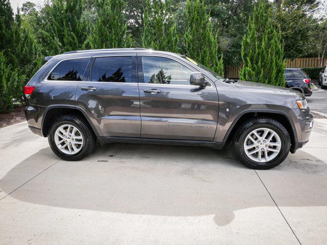 Photo of 2017 Granite Crystal Metallic Clearcoat Jeep Grand Cherokee