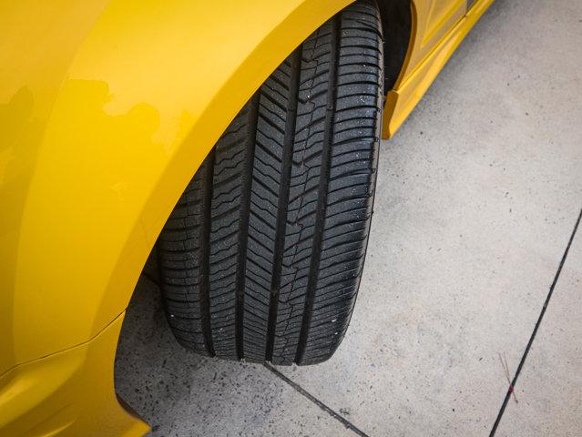 Photo of 2005 Screaming Yellow Ford Mustang