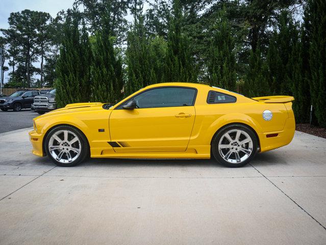 Photo of 2005 Screaming Yellow Ford Mustang