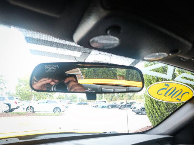Photo of 2005 Screaming Yellow Ford Mustang