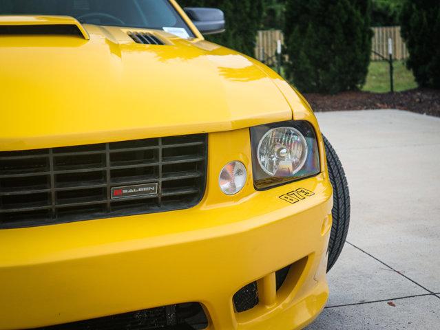 Photo of 2005 Screaming Yellow Ford Mustang