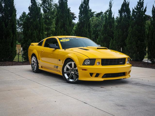 Photo of 2005 Screaming Yellow Ford Mustang