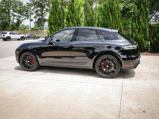 Photo of 2023 Jet Black Metallic Porsche Macan