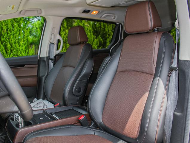 Photo of 2025 Platinum White Pearl Honda Odyssey