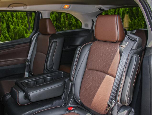Photo of 2025 Platinum White Pearl Honda Odyssey