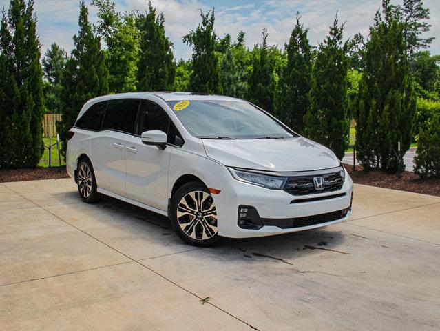 Photo of 2025 Platinum White Pearl Honda Odyssey