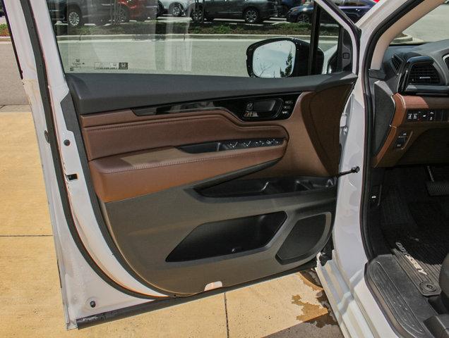 Photo of 2025 Platinum White Pearl Honda Odyssey