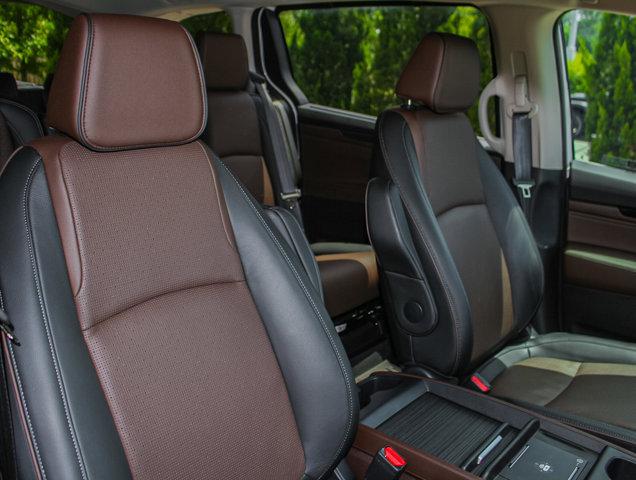 Photo of 2025 Platinum White Pearl Honda Odyssey