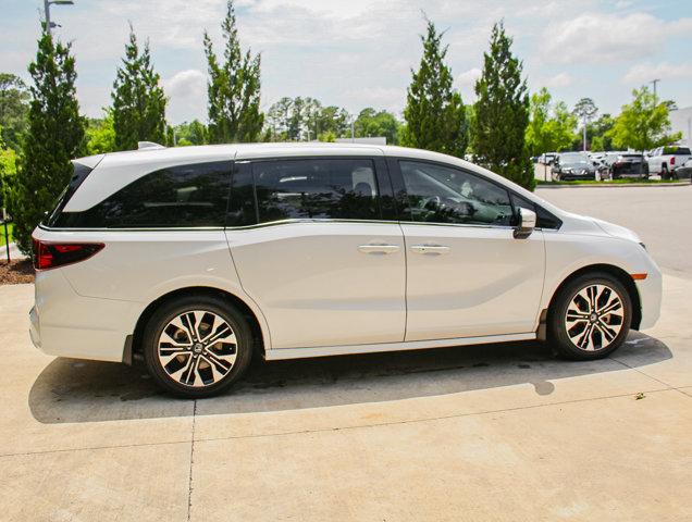 Photo of 2025 Platinum White Pearl Honda Odyssey