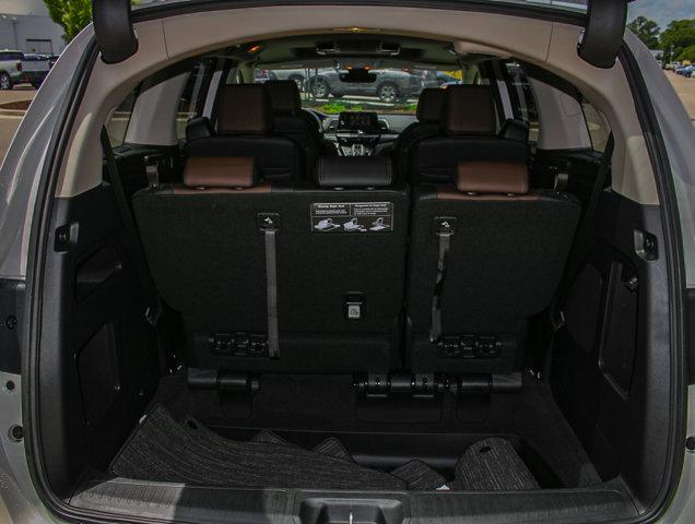 Photo of 2025 Platinum White Pearl Honda Odyssey