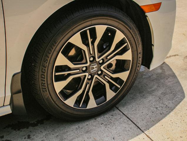 Photo of 2025 Platinum White Pearl Honda Odyssey
