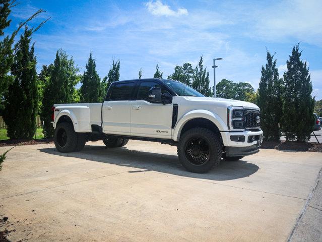 Photo of 2025 Star White Metallic Tri-Coat Ford F-450