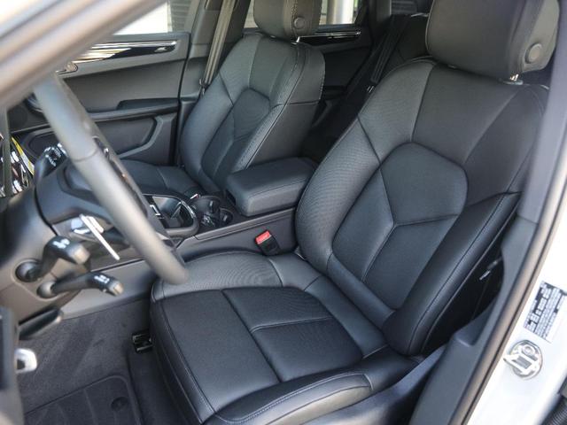 Photo of 2025 Chalk Porsche Macan