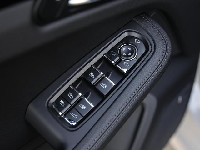 Photo of 2025 Chalk Porsche Macan