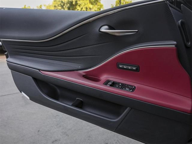 Photo of 2022 Iridium Lexus LC 500