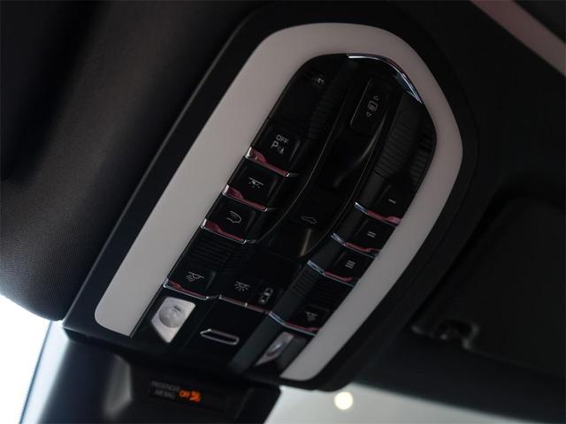 Photo of 2025 White Porsche Macan