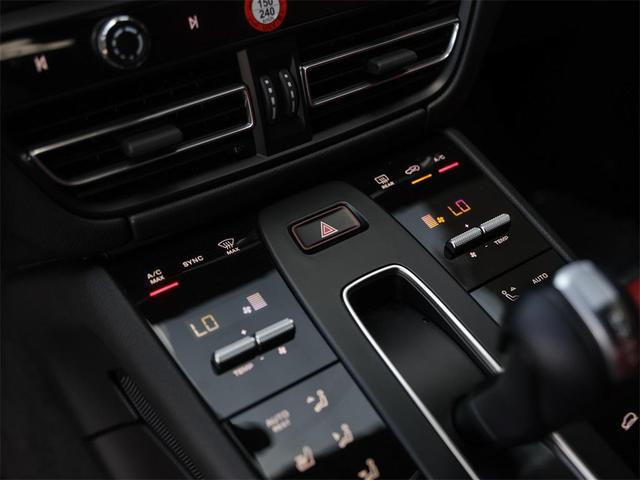 Photo of 2025 White Porsche Macan