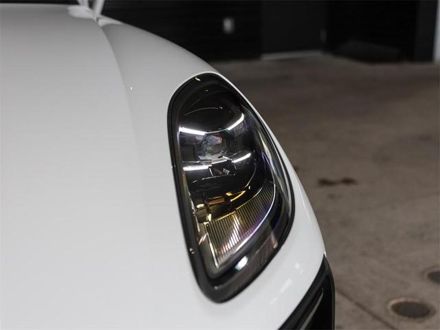 Photo of 2025 White Porsche Macan