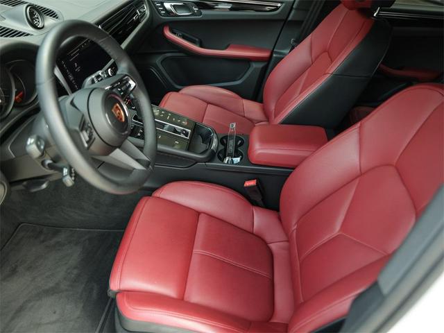Photo of 2025 White Porsche Macan