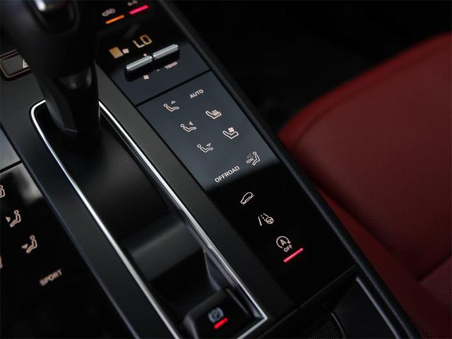 Photo of 2025 White Porsche Macan