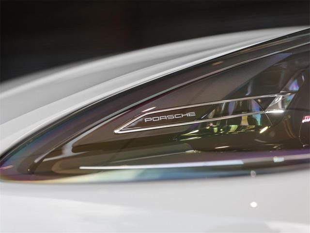 Photo of 2025 White Porsche Macan