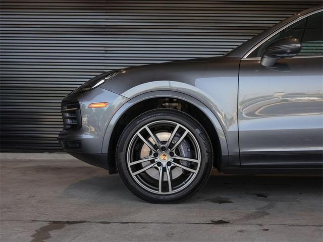 Photo of 2022 Quartzite Grey Metallic Porsche Cayenne